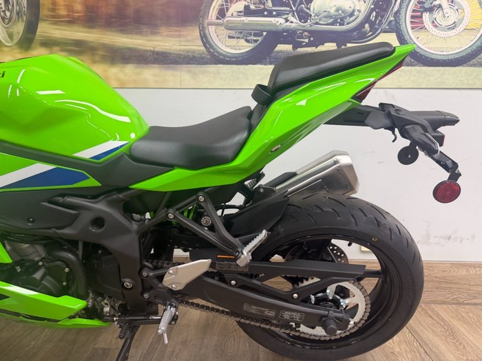 2026 Kawasaki NINJA 400 ZX-4RR KRT LIME GREEN