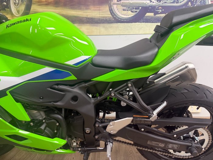 2026 Kawasaki NINJA 400 ZX-4RR KRT LIME GREEN