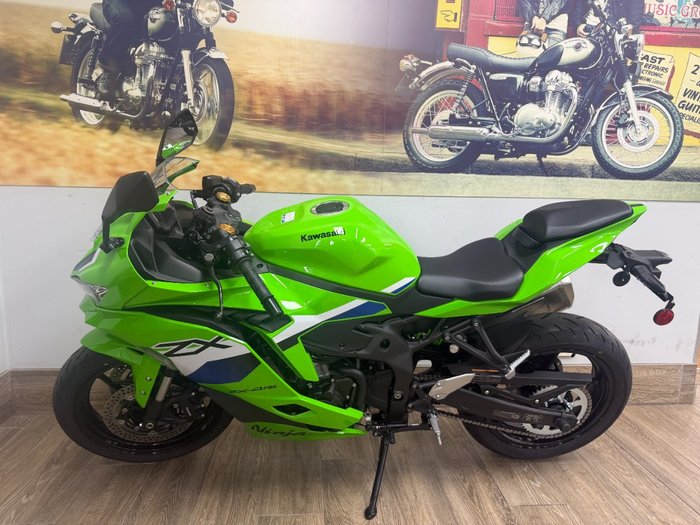 2026 Kawasaki NINJA 400 ZX-4RR KRT LIME GREEN