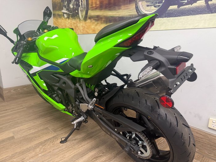 2026 Kawasaki NINJA 400 ZX-4RR KRT LIME GREEN