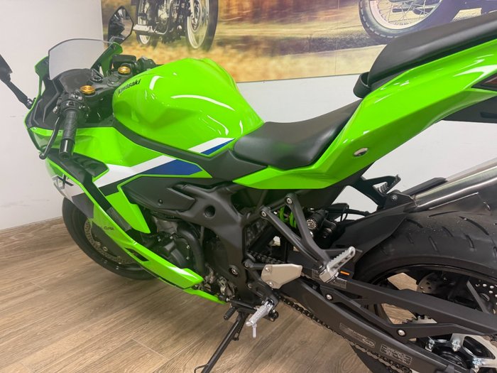 2026 Kawasaki NINJA 400 ZX-4RR KRT LIME GREEN