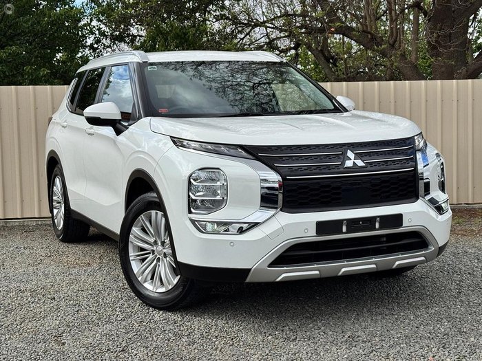2022 Mitsubishi Outlander LS