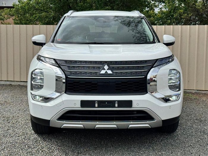 2022 Mitsubishi Outlander LS