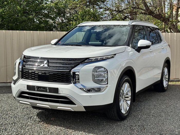 2022 Mitsubishi Outlander LS