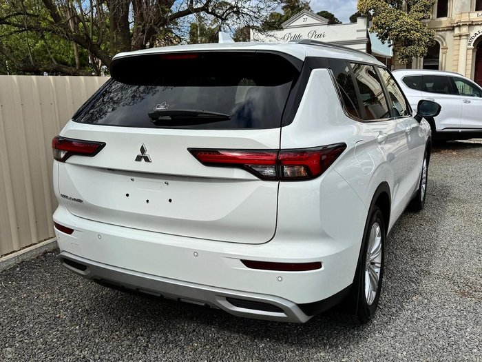 2022 Mitsubishi Outlander LS
