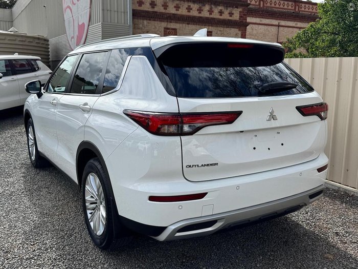 2022 Mitsubishi Outlander LS