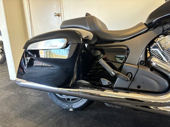 2025 Indian CHALLENGER LIMITED BLACK METALLIC