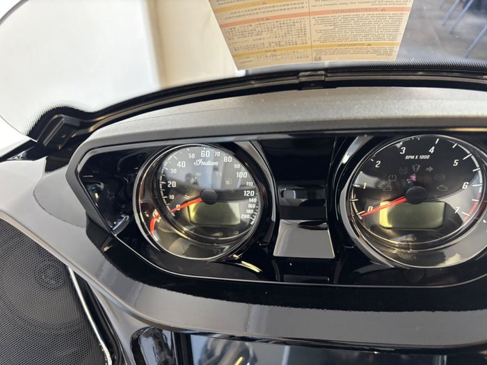 2025 Indian CHALLENGER LIMITED BLACK METALLIC