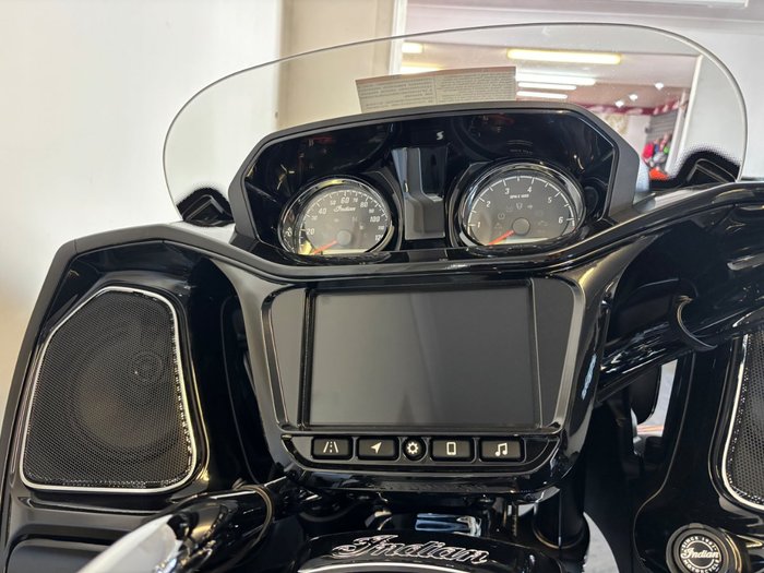 2025 Indian CHALLENGER LIMITED BLACK METALLIC