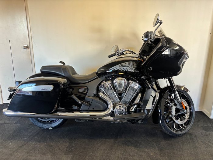 2025 Indian CHALLENGER LIMITED BLACK METALLIC