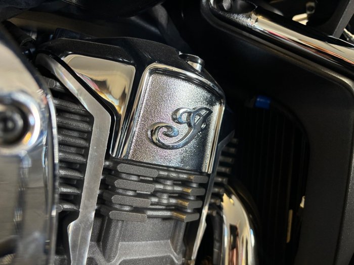2025 Indian CHALLENGER LIMITED BLACK METALLIC