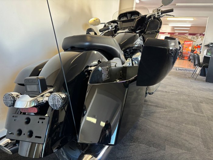 2025 Indian CHALLENGER LIMITED BLACK METALLIC