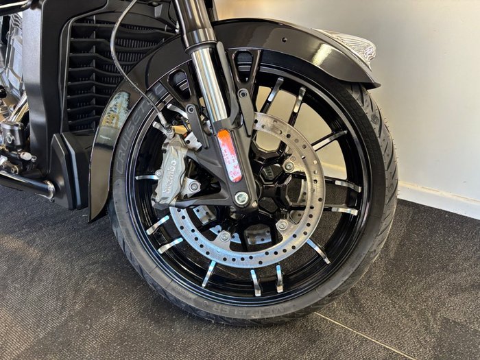 2025 Indian CHALLENGER LIMITED BLACK METALLIC