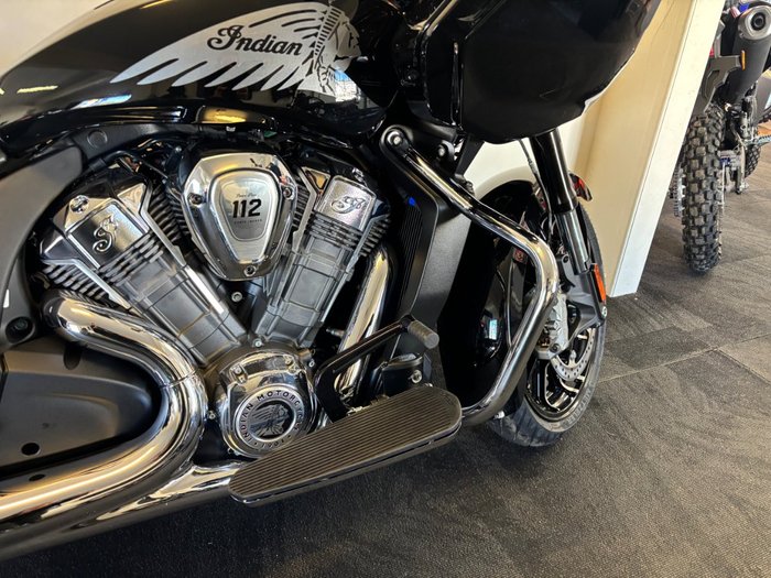 2025 Indian CHALLENGER LIMITED BLACK METALLIC