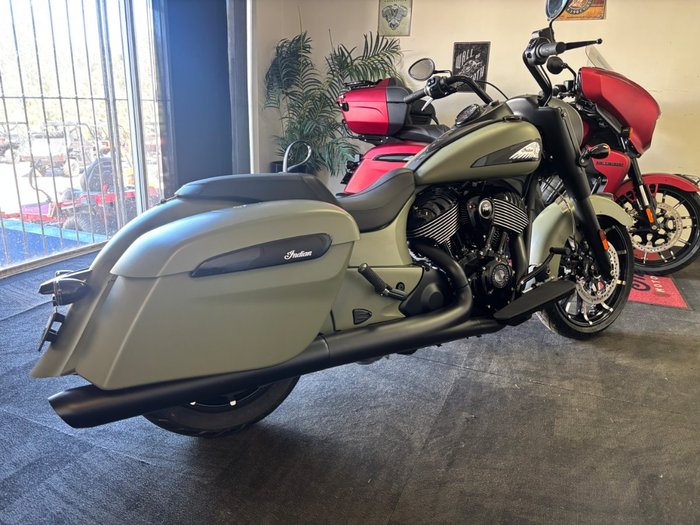 2025 Indian SPRINGFIELD DARK HORSE Green