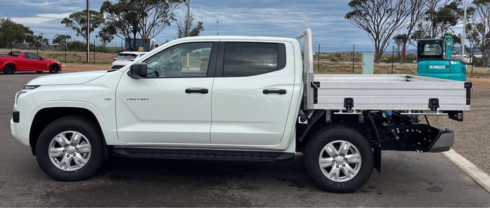 2025 Mitsubishi Triton GLX+