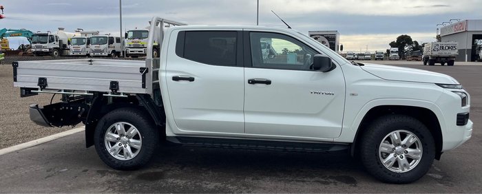 2025 Mitsubishi Triton GLX+