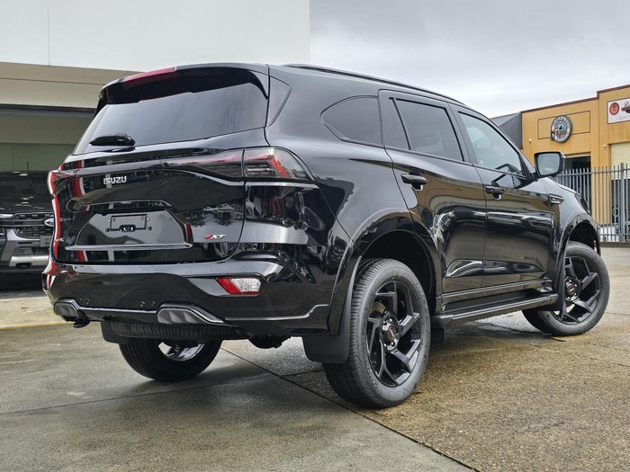 2026 Isuzu MU-X X-TERRAIN