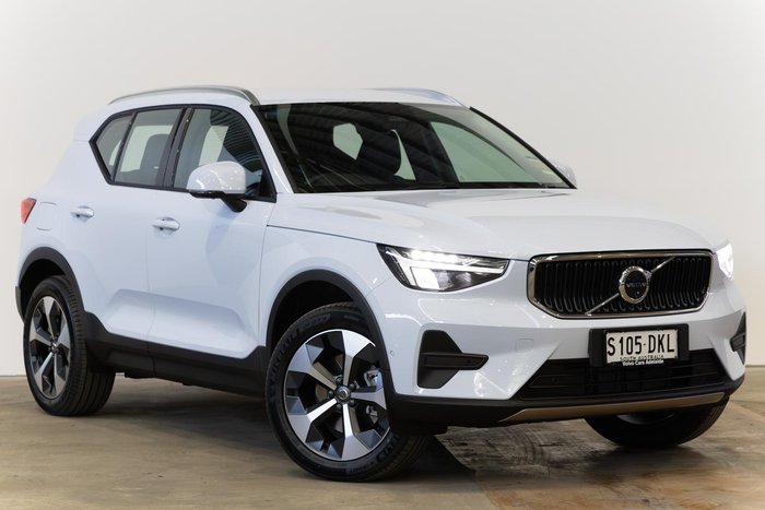 2025 Volvo XC40