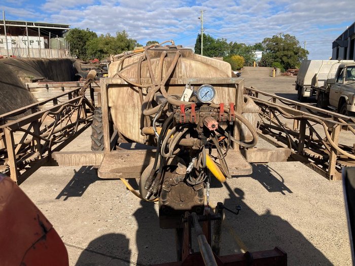 A.R 2000L Trailing Boom Spray