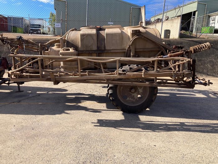 A.R 2000L Trailing Boom Spray