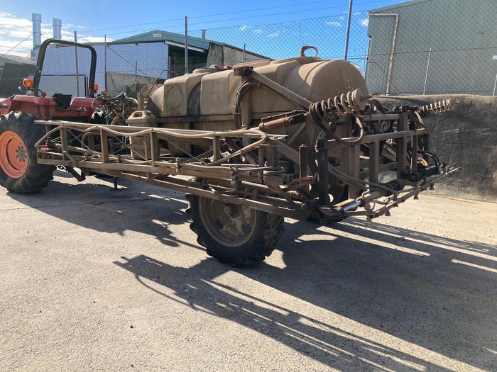 A.R 2000L Trailing Boom Spray