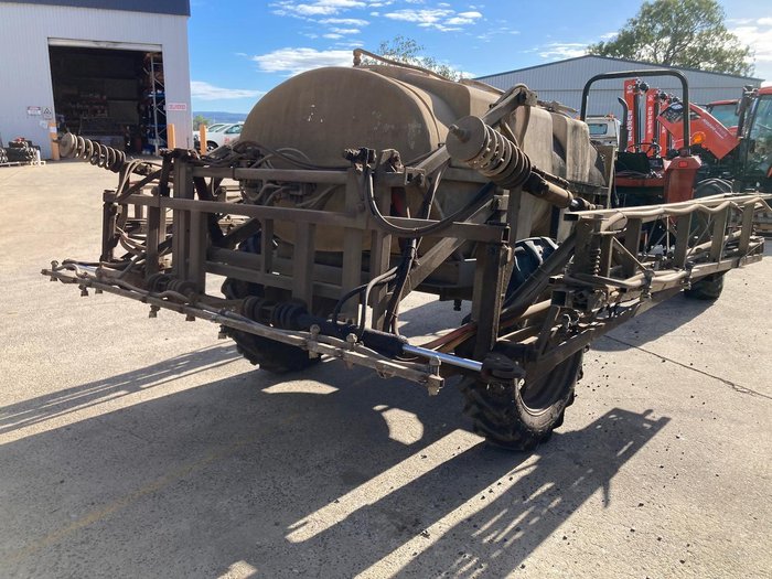 A.R 2000L Trailing Boom Spray