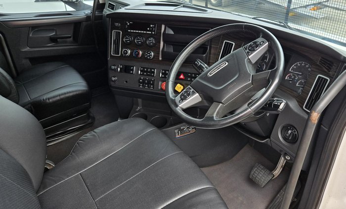 2021 Freightliner Cascadia 126 WHITE