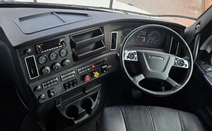 2021 Freightliner Cascadia 126 WHITE