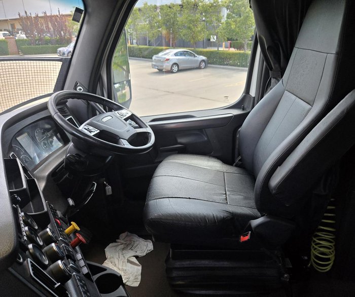 2021 Freightliner Cascadia 126 WHITE
