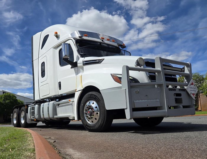2021 Freightliner Cascadia 126
