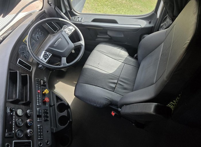 2021 Freightliner Cascadia 126 WHITE