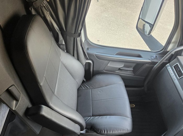 2021 Freightliner Cascadia 126 WHITE