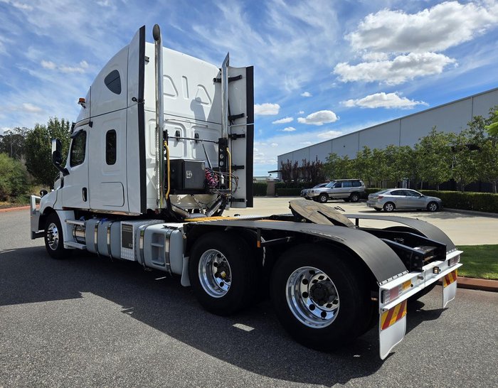 2021 Freightliner Cascadia 126 WHITE