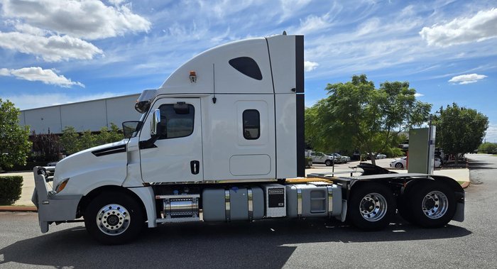 2021 Freightliner Cascadia 126 WHITE