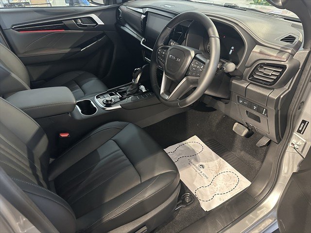 2026 ISUZU MU-X XT