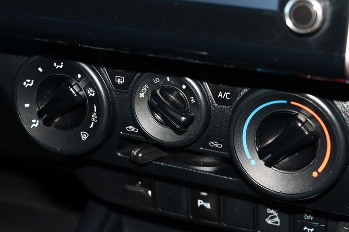 2022 Toyota Hilux SR