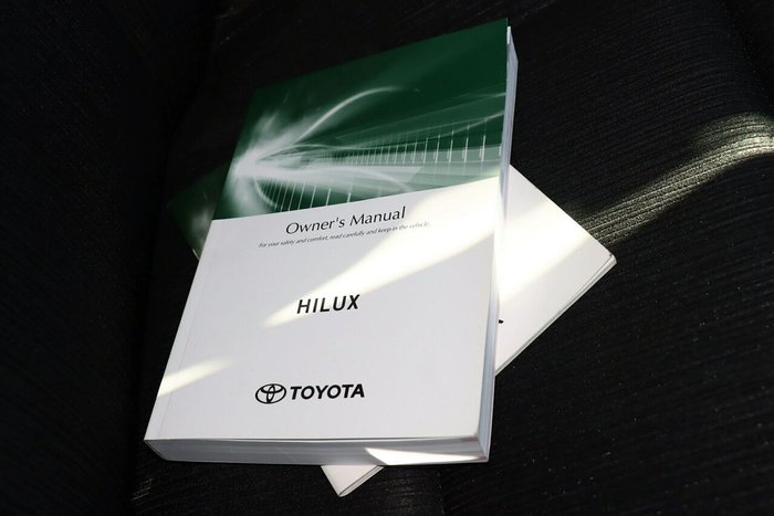 2022 Toyota Hilux SR