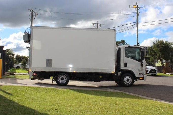2023 Isuzu N Series NNR 45-150 Vanpack WHITE