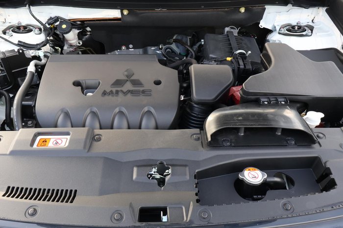 2020 Mitsubishi Outlander LS