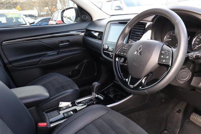 2020 Mitsubishi Outlander LS