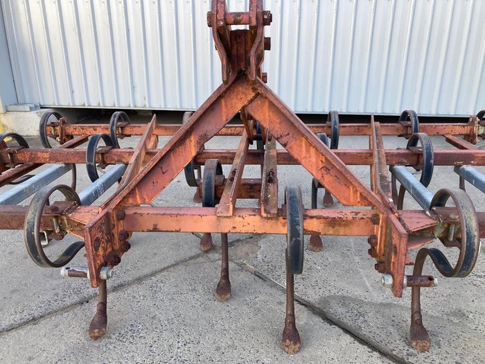 International Vibra Shank Frame