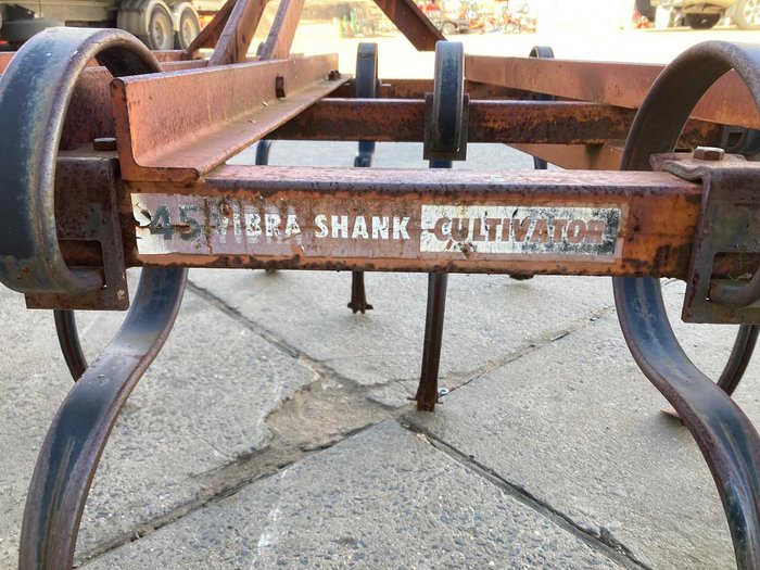International Vibra Shank Frame