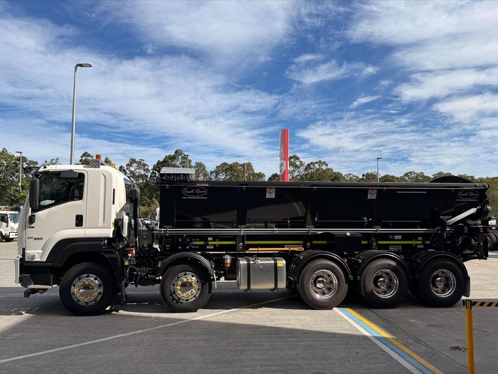 2025 Isuzu F Series FYJ 300-350 Auto XLWB