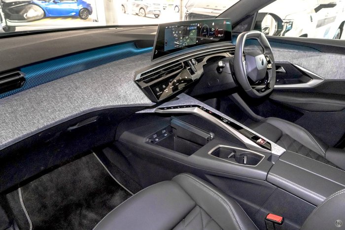 2025 Peugeot 5008 GT Premium Hybrid