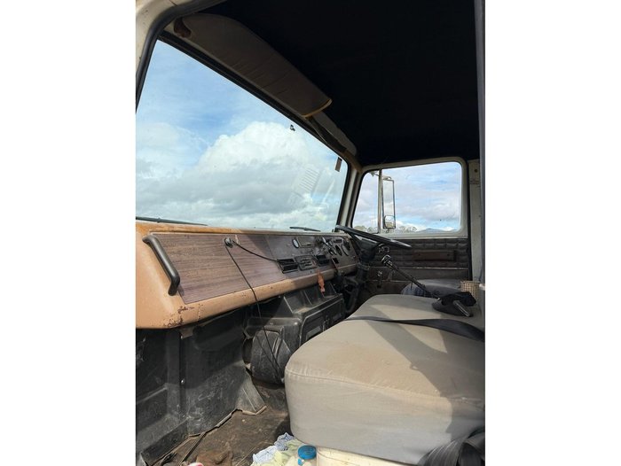 1989 International Acco 2250D