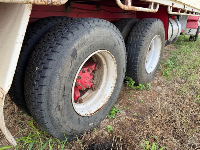 1989 International Acco 2250D
