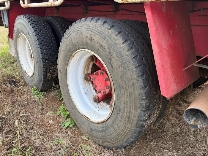 1989 International Acco 2250D