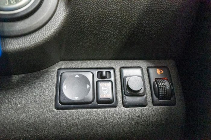 2012 Nissan Navara ST-X