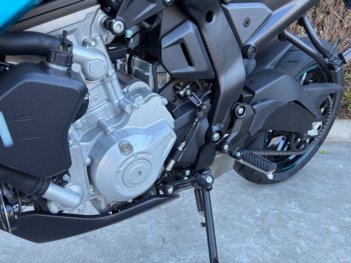 2025 CFMOTO 2025 CF Moto 650CC 675NK ABS Glacier White